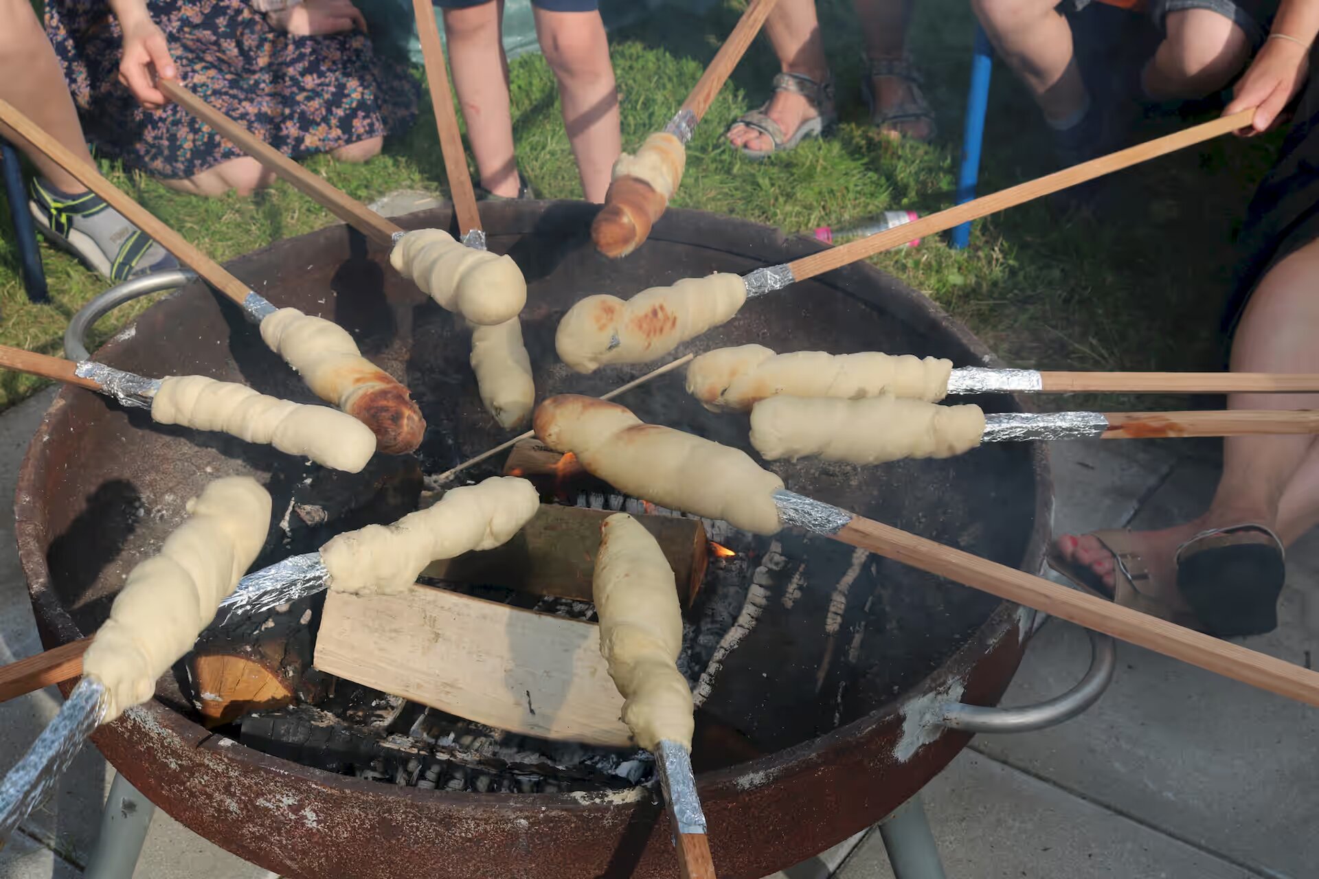 Knüppelkuchen beim Kinderfest