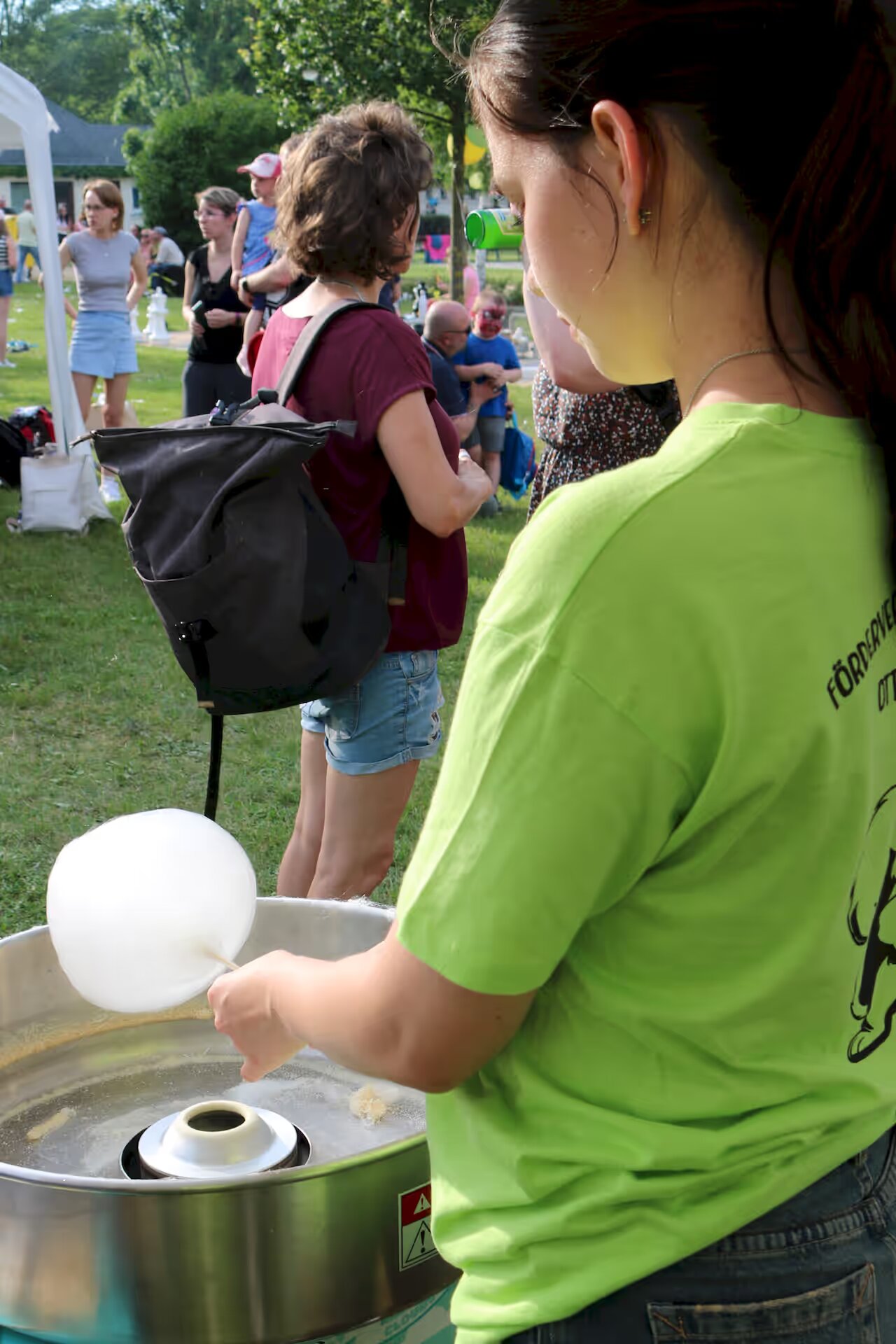 Zuckerwatte beim Kinderfest